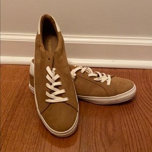 Tan shoe